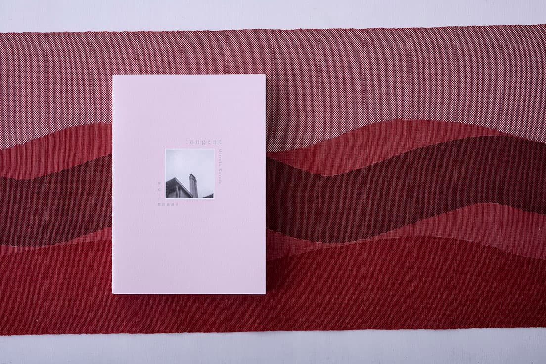 『tangent 接点ー黒田美津子』6,800円。9月16日〜〈BIBLIOPHILE〉（TEL 03 3582 2707）ほか書店、雑貨店で発売。メール（info@laboratoryy.com）でも販売受付。　photo_Takao Ohta