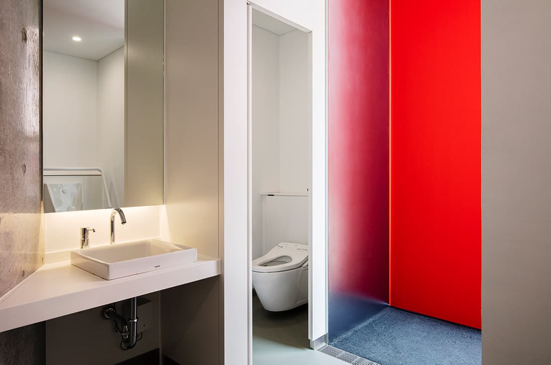女性用トイレの内観。