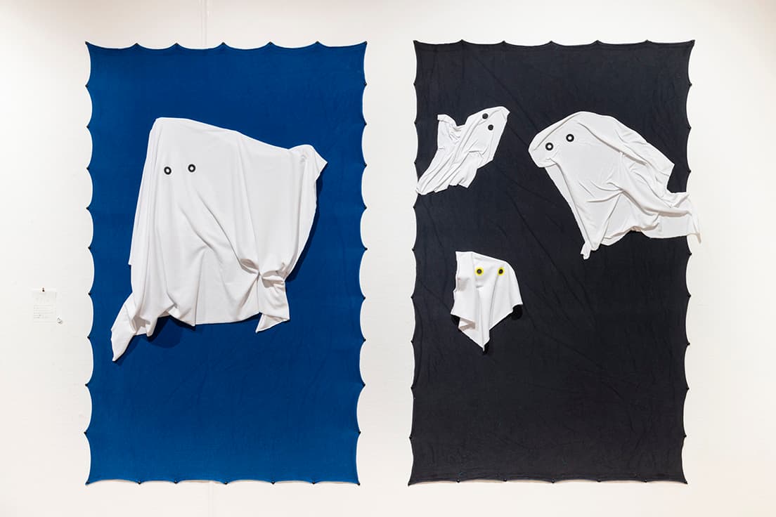 布同士がくっつく性質を持つ特殊な〈OBAKE no NUNO〉を使って新しい遊びを提案。布を投げると、壁に張った布にふわっとくっつくので、おばけのシルエットを作って遊ぶ。