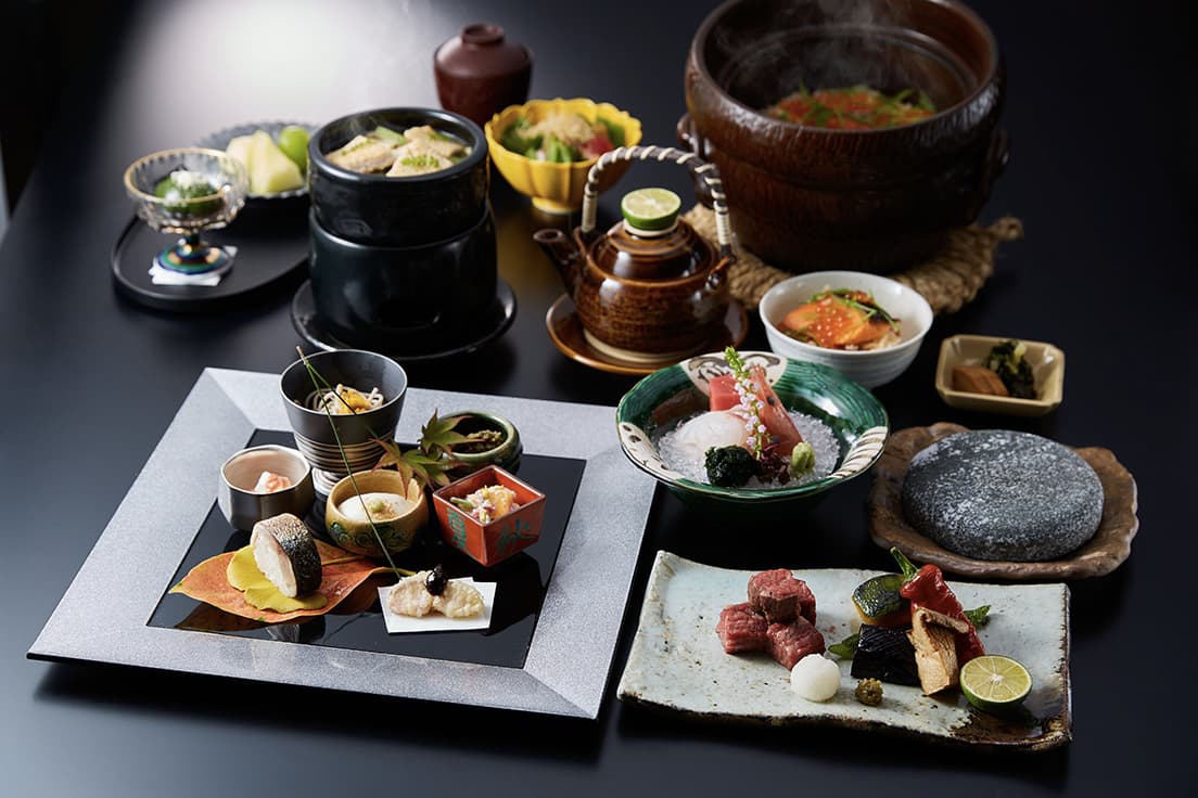 夕食は8,000円、12,000円、15,000円の3コース。