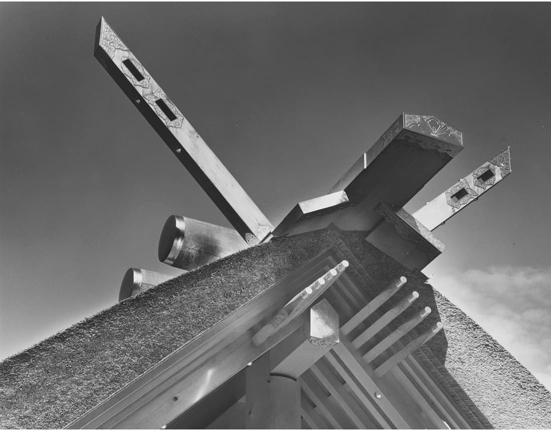『伊勢神宮（外宮 正殿 西側面棟飾）』（1989・93年、高知県立美術館蔵 ©高知県，石元泰博フォトセンター）