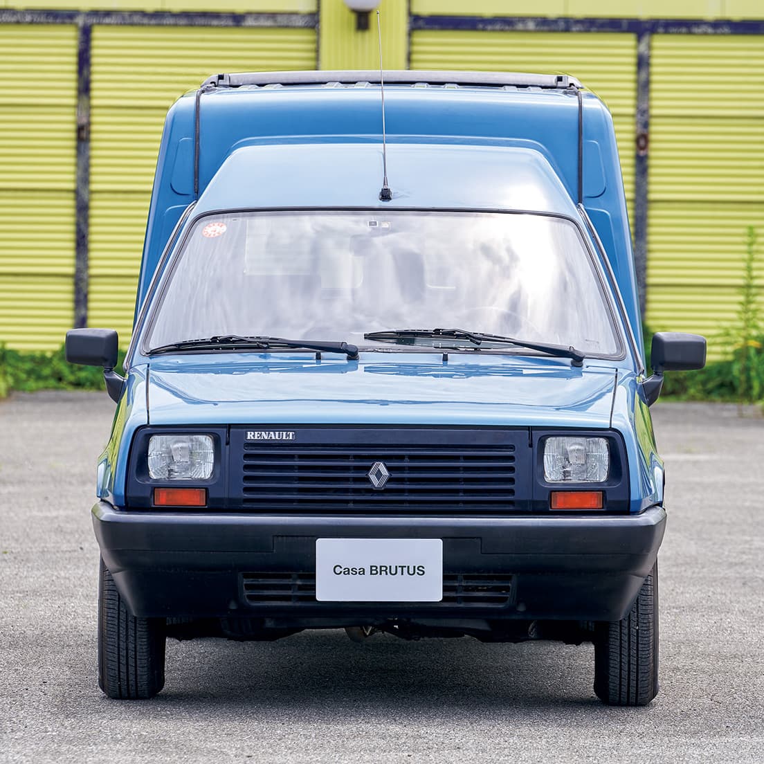 箱を背負うスタイルは、欧州の小型商用車では一般的だった。