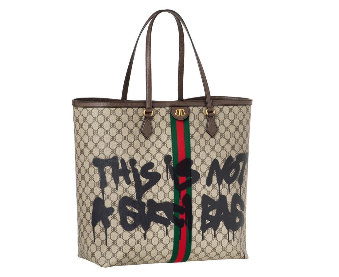 バッグ H42×W40×D20cm 予価297,000円。
