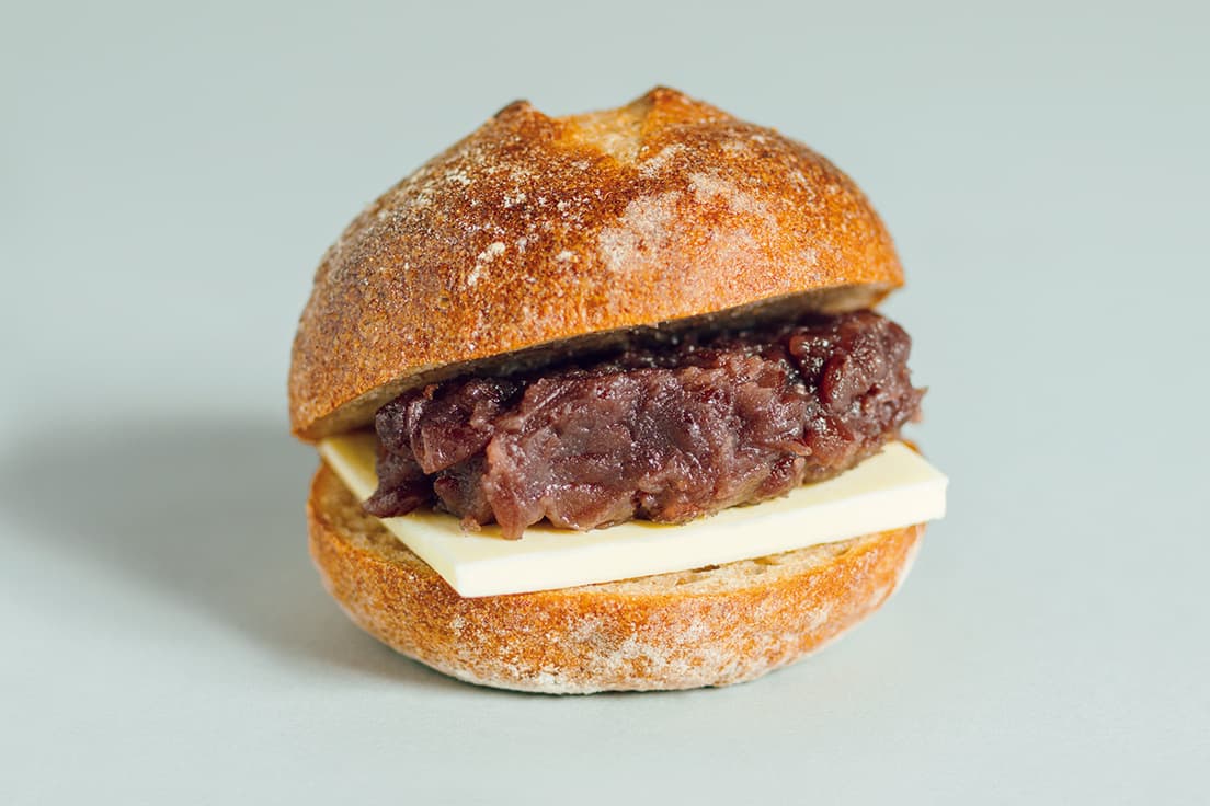 玄関テラスで販売されるあんバターサンド500円（税別）。