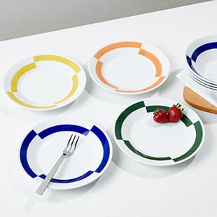 22cmデザートプレート4枚セット、予価14,630円。