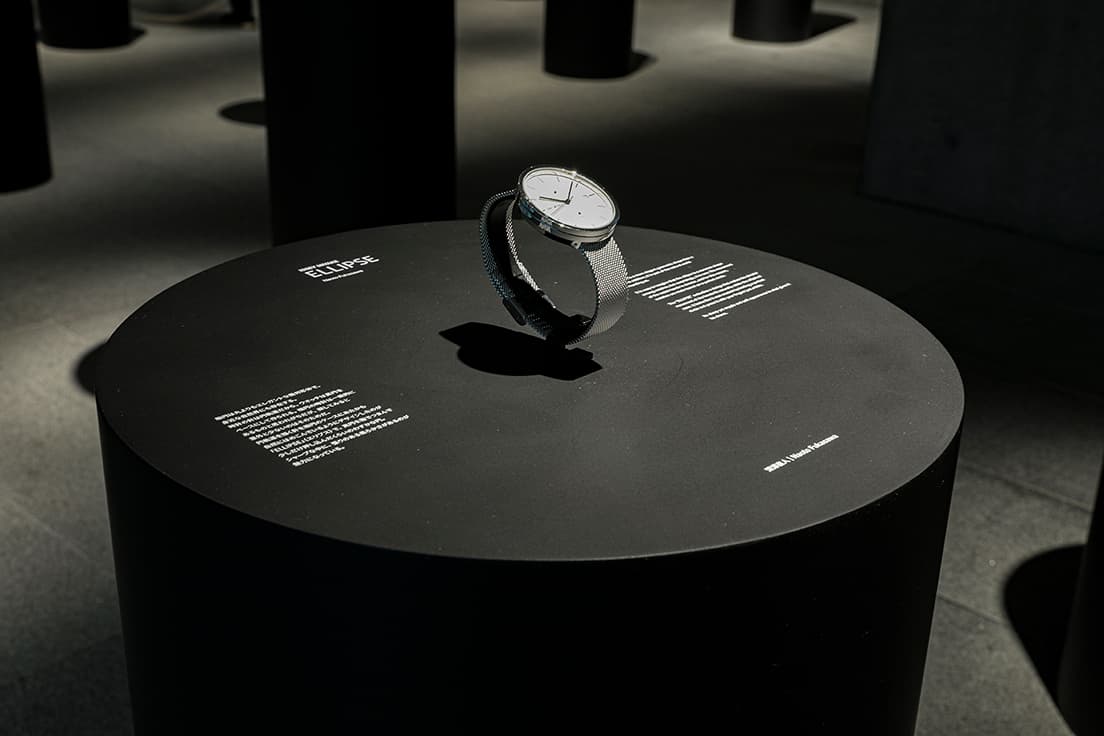 プロジェクト20周年を記念し、デザイナー・深澤直人が手がけた新シリーズ「ELLIPSE」も展示。楕円形のウォッチの中で針が正円の起動を描くが、ごく自然に見える。