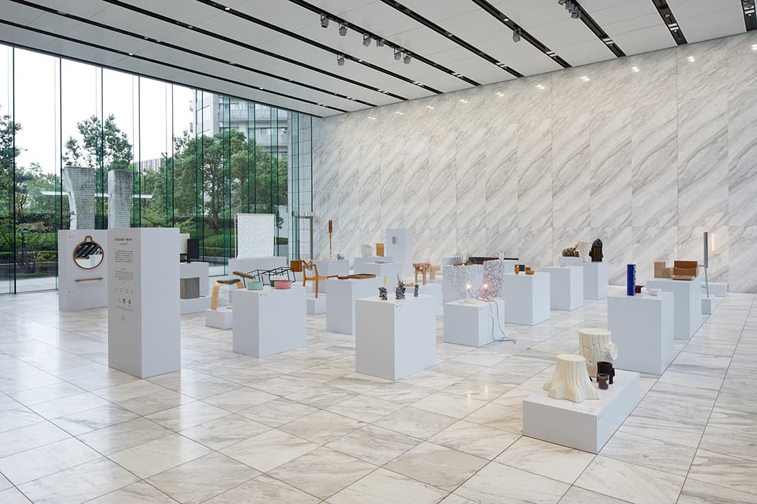 〈ワールド北青山ビル〉での展示風景。©️Nacasa &amp; Partners