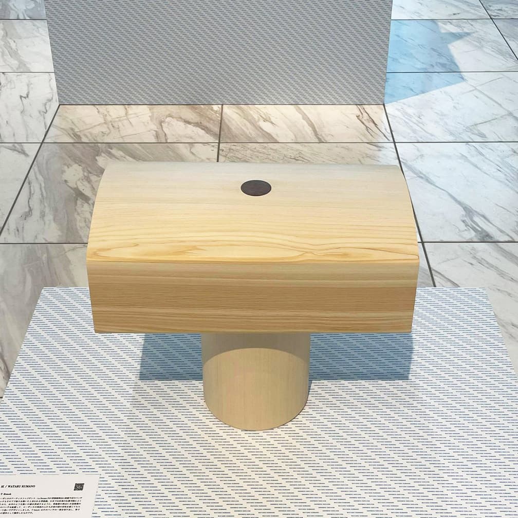 熊野亘《T-Bench》。スイス・ローザンヌにあるアーティストレジデンス内の菩提樹周辺に設置予定のベンチの習作。菩提樹の周辺に木造建築のような構造体のベンチを配置し、現地の人が東の国の空気を感じてもらえるようにという思いでデザインされた。