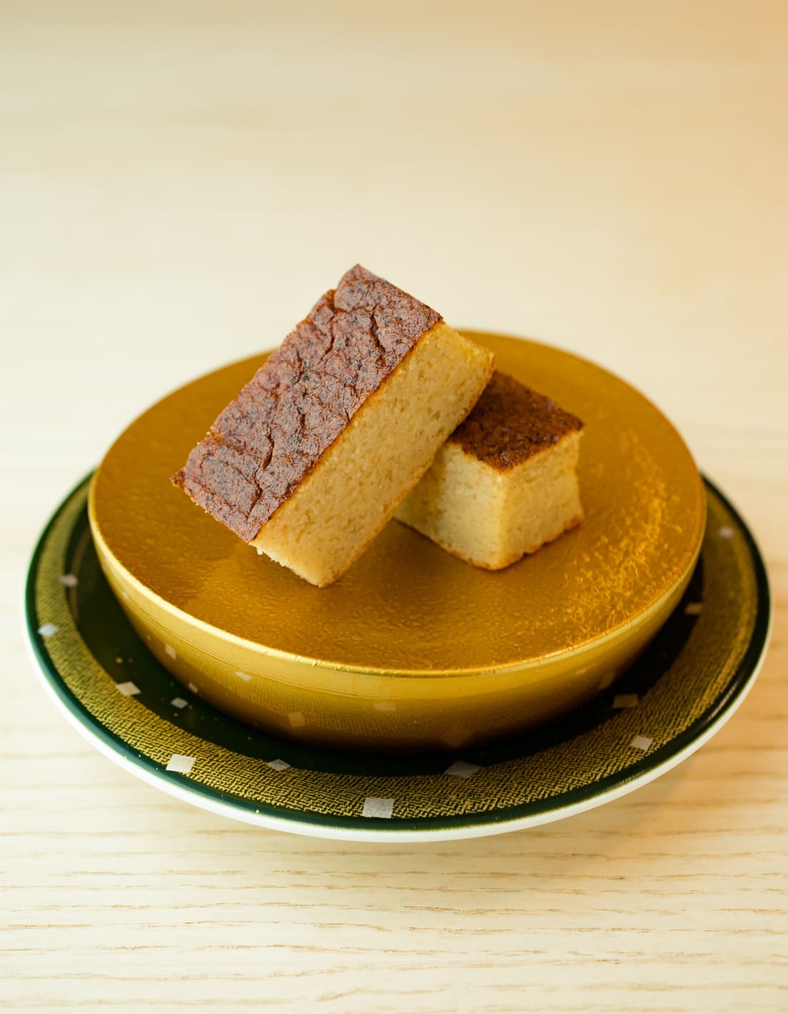 「自家製カステラ玉子焼」280円。蜂蜜のやさしい甘み。