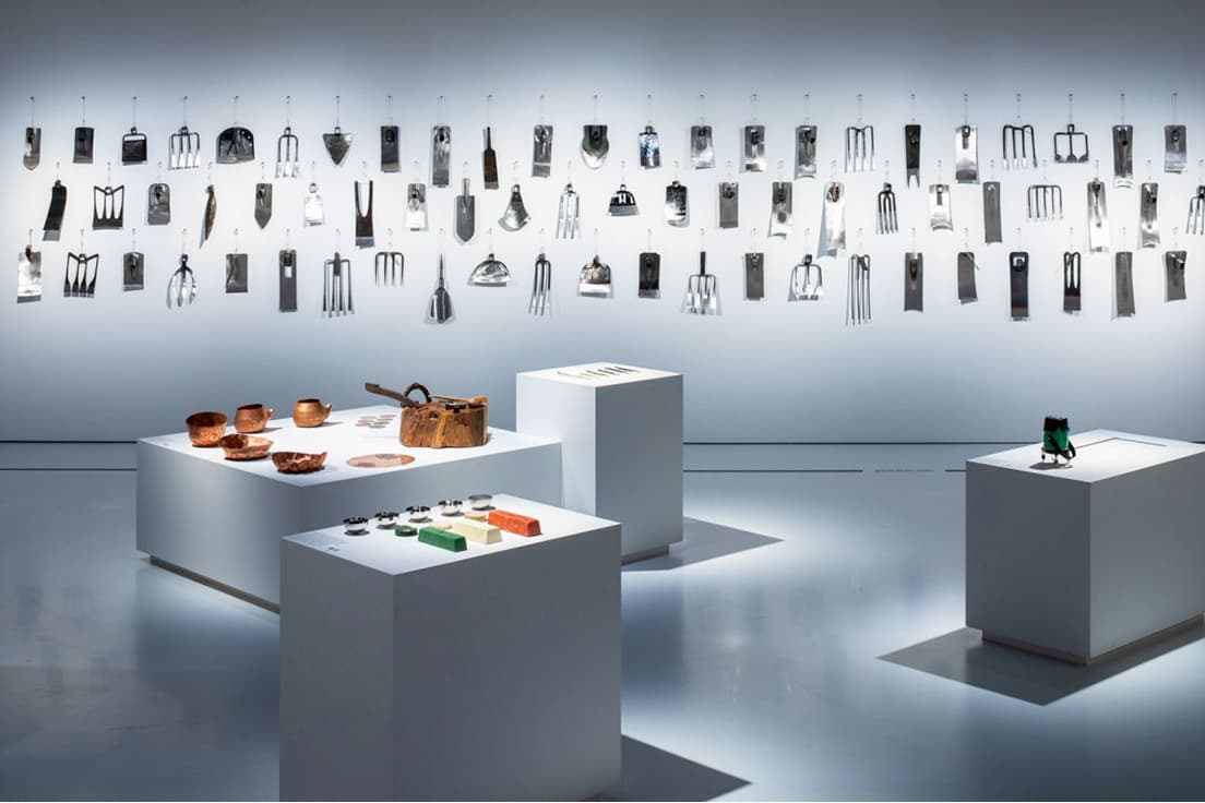 2018年にロンドンの〈ジャパン・ハウス ロンドン〉にて開催された『BIOLOGY OF METAL: METAL CRAFTSMANSHIP IN TSUBAME-SANJO』。