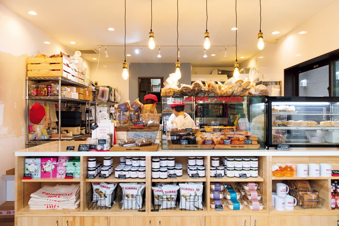 本店の雰囲気を味わえる店内。直輸入したジャムやショートブレッドも販売。