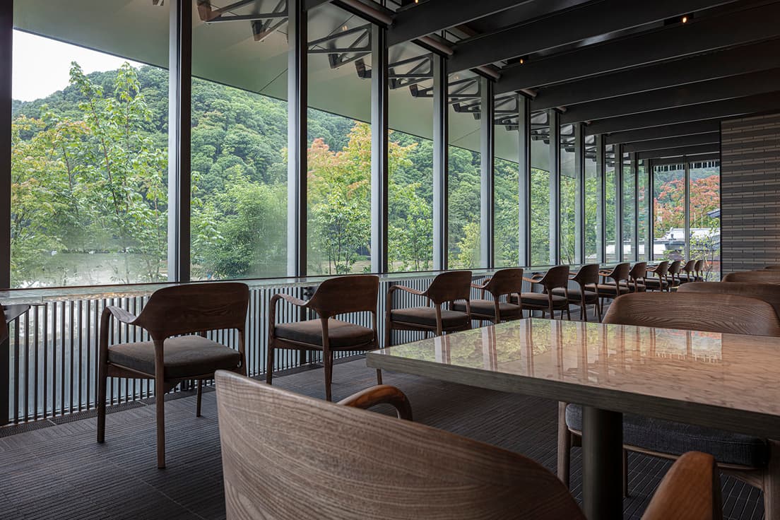 〈MUNI LA TERRACE〉でいただけるのは朝食、昼食、カフェ。17-19時は宿泊者専用のフリーラウンジに。