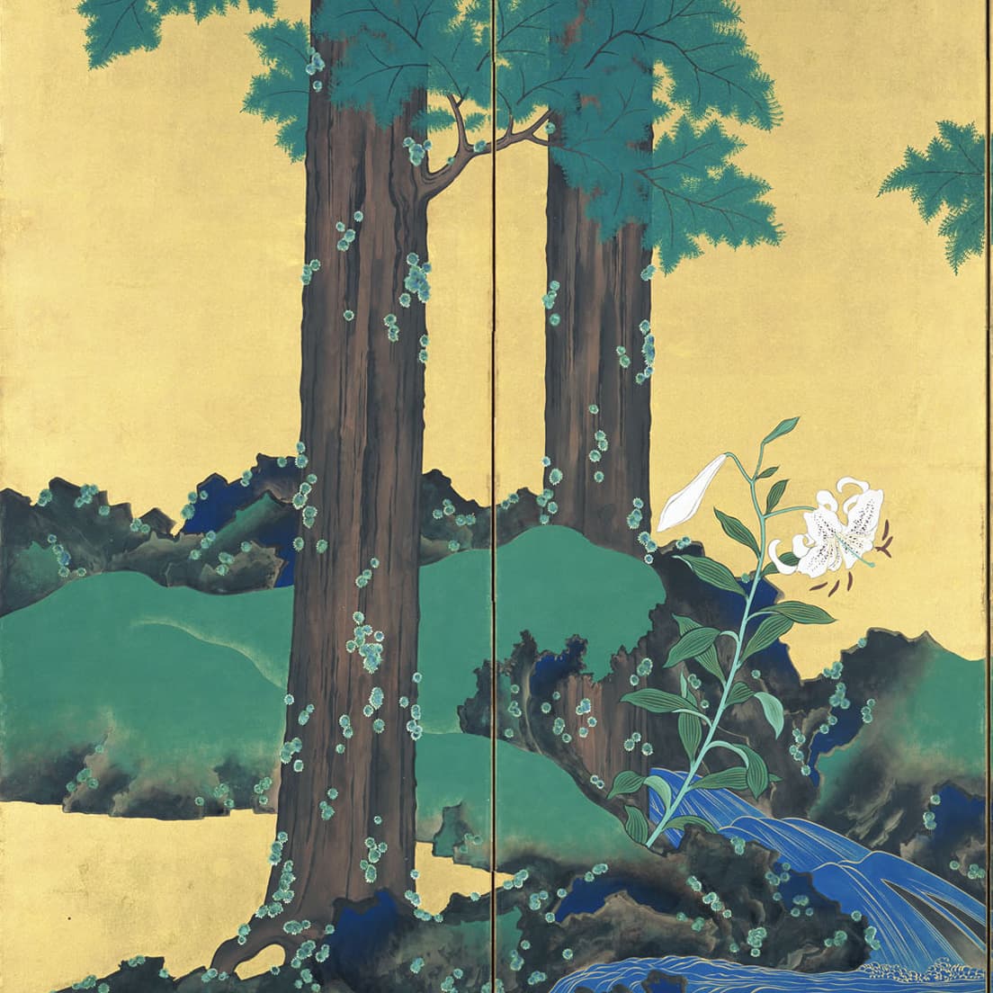 《夏秋渓流図屛風》右隻（部分）。檜や岩にびっしりと描かれた苔。虫のように動いていきそうにも思える。
