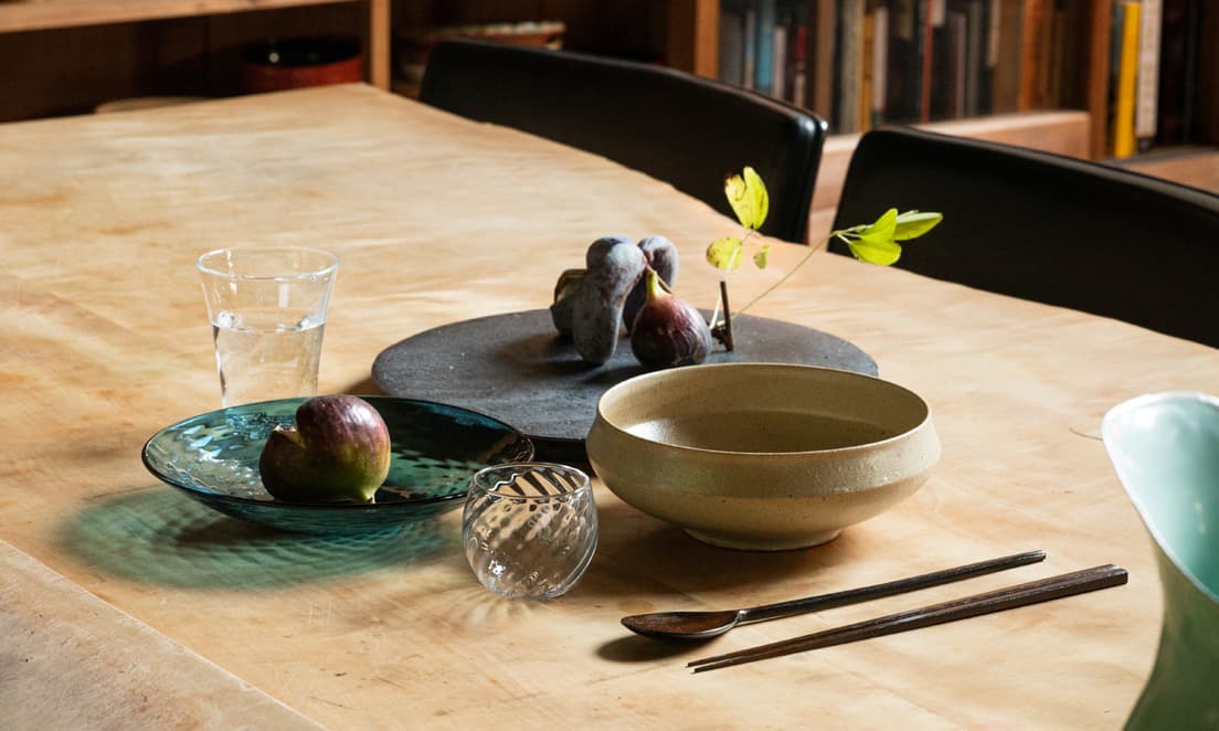 船越雅代が監修した、山口の自然を映す器と食具《香積水器》の美しさ。