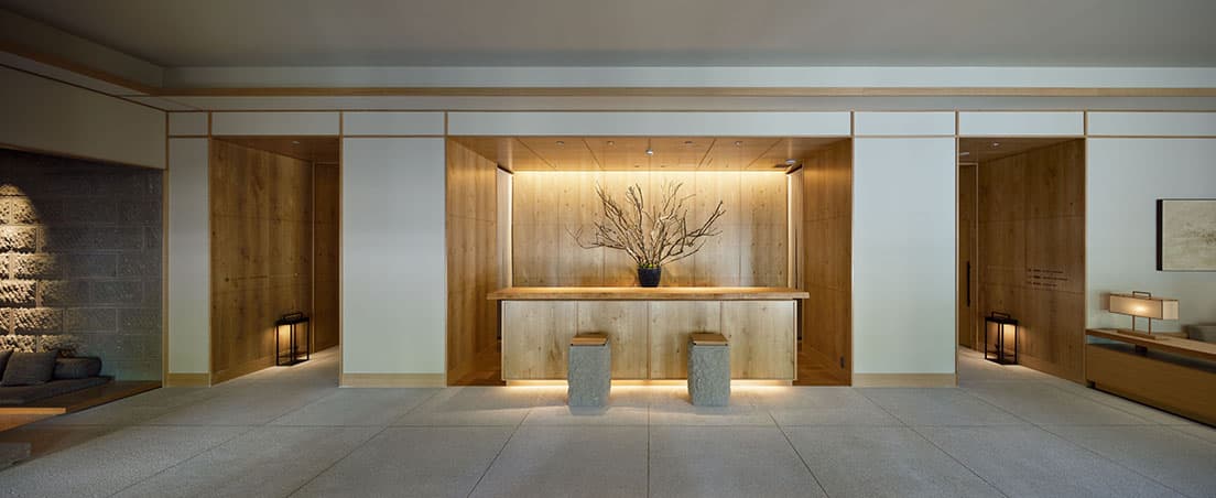 札幌：〈ONSEN RYOKAN 由縁 札幌〉１階のパブリックスペース。会期は3月10日〜4月頃を予定、10時〜17時（入場は16時30分まで）。
