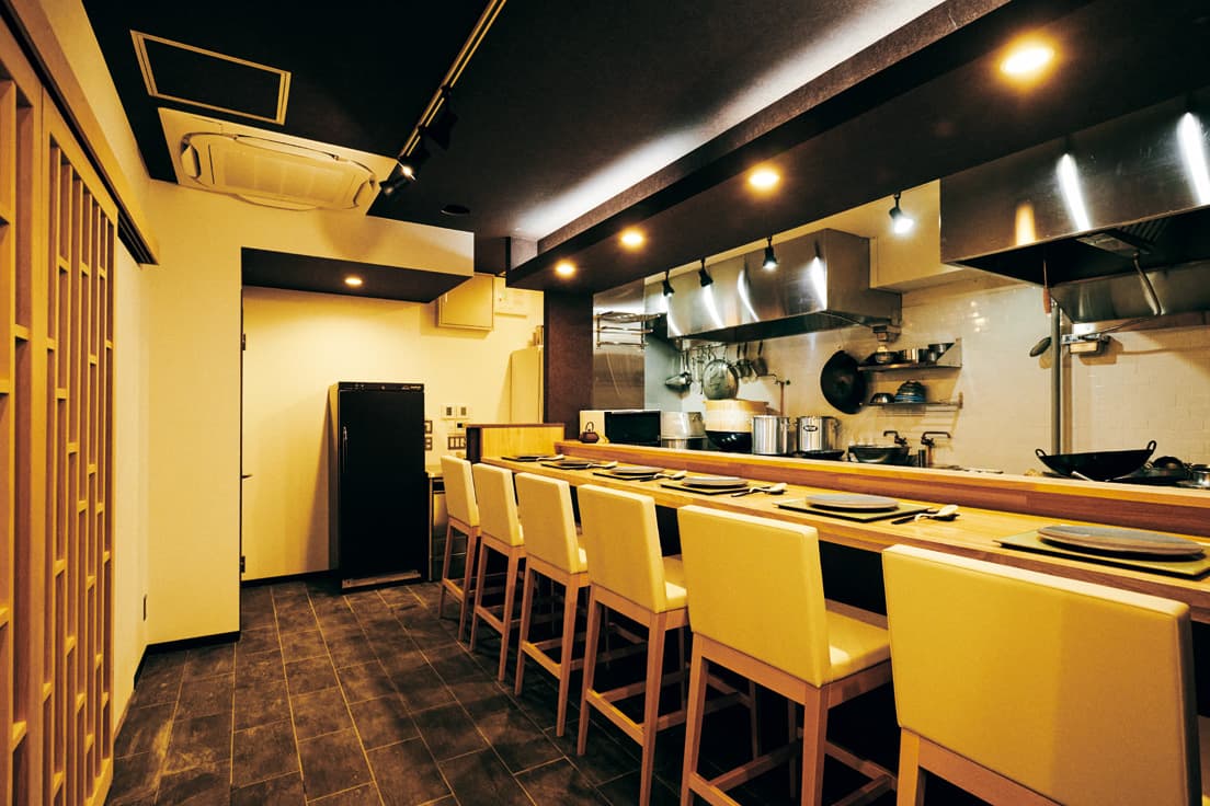 田町〈Chinese Restaurant 漢〉が2月8日に移転オープン。ディナーコースは6,000円から。8～12名までの貸し切りの場合は特製北京ダック1羽コース（10,000円）も注文可。
