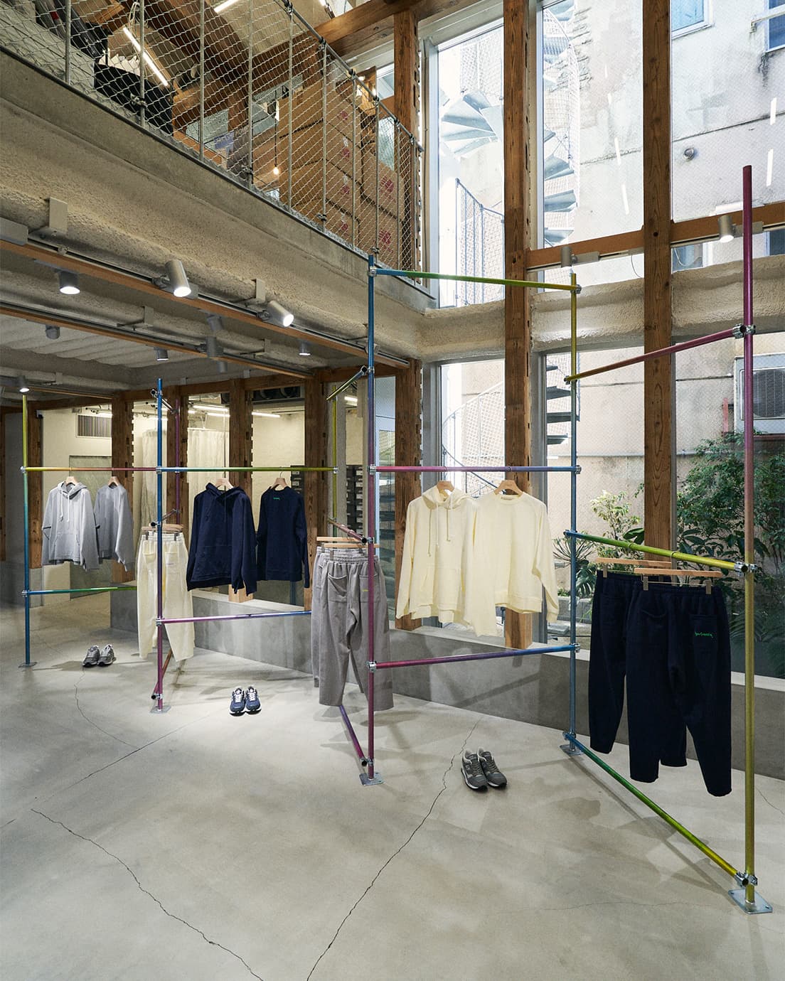 〈TOKYO DESIGN STUDIO New Balance〉の新作カプセルコレクションはアパレル４型とバッグ１型からなる。