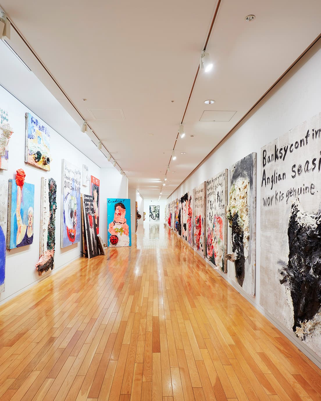 コロナ禍に手がけたという〈Picture Diary〉シリーズを含め、60点を超える作品が展示される。すべて2021年に制作、あるいは数年かけて同年に完成したものだ。