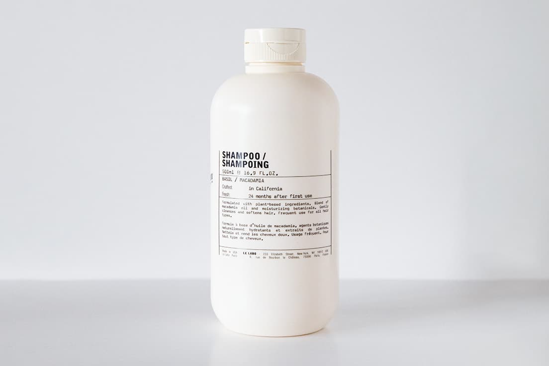 《シャンプー ヒノキ／バジル》は大容量サイズ。5,720円（500ml）。