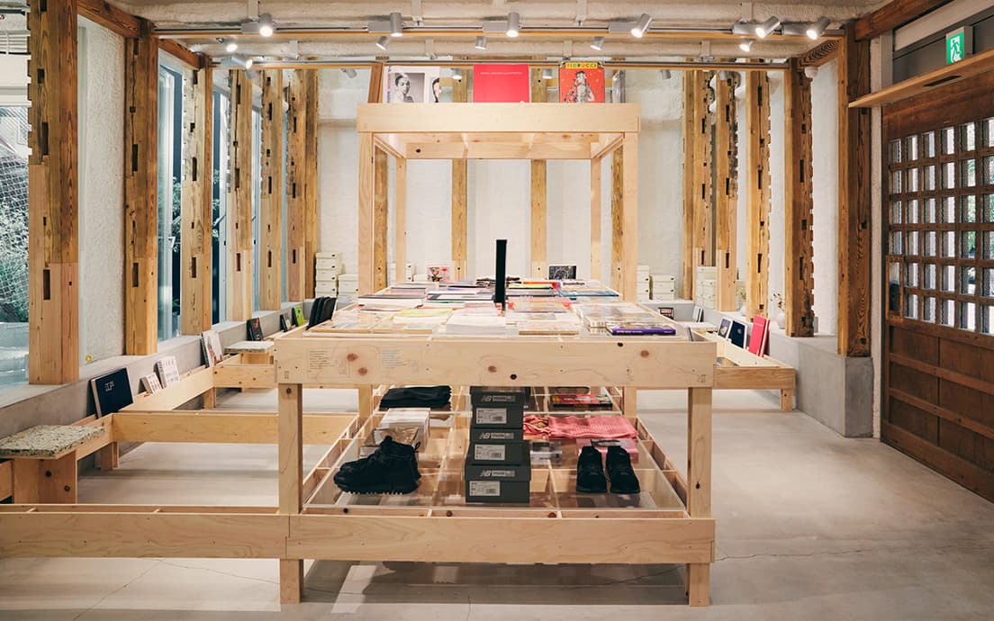 ブックイベント『Turn the Page』が開催されている〈T-HOUSE New Balance〉。