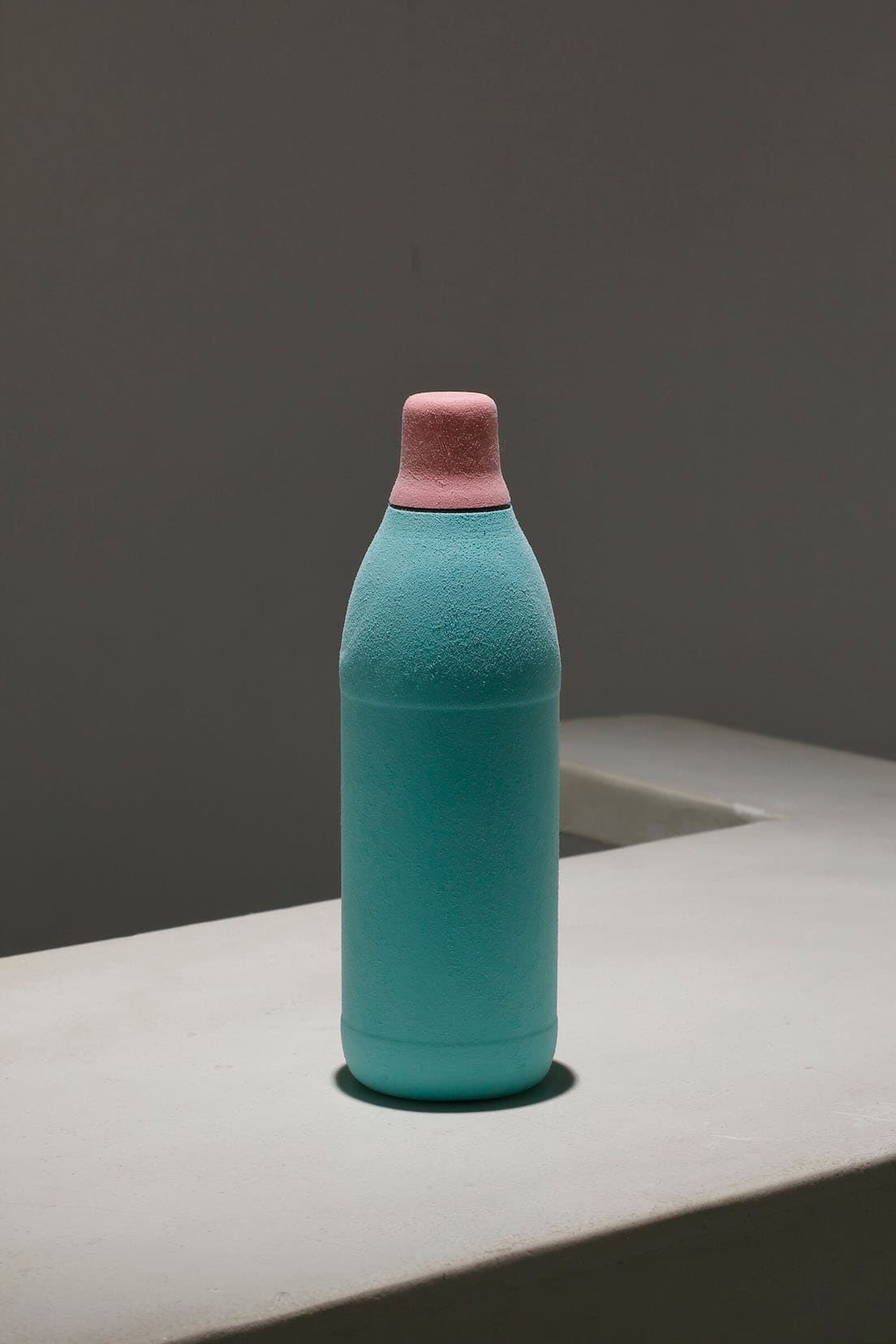 青田真也《無題／untitled》2016年。素材：プラスチック。愛知県美術館蔵。　photo_Keizo Kioku