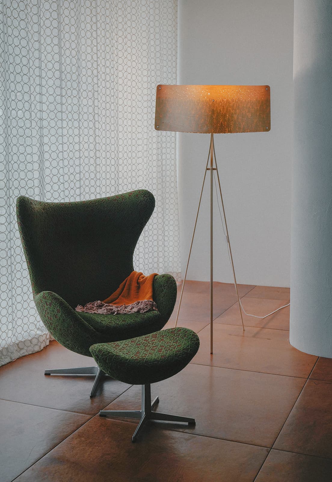 《“metsä” ﬂoor light Wide》176,000円。photo_Hua Wang