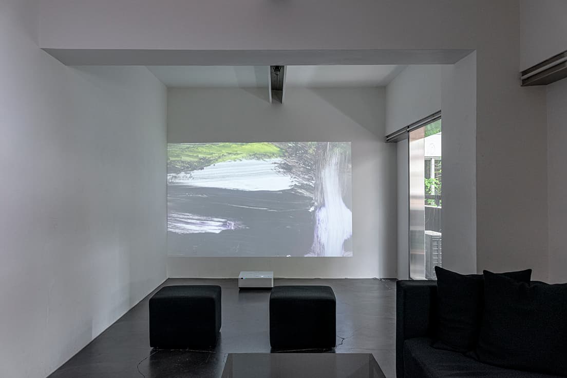 庄司朝美『百目の鳥によせて』展示風景。