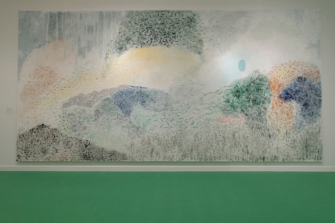 皆川が公開制作を行なったペインティング《unreachable landscape》。高さ3m×幅6mほどの大型作品。