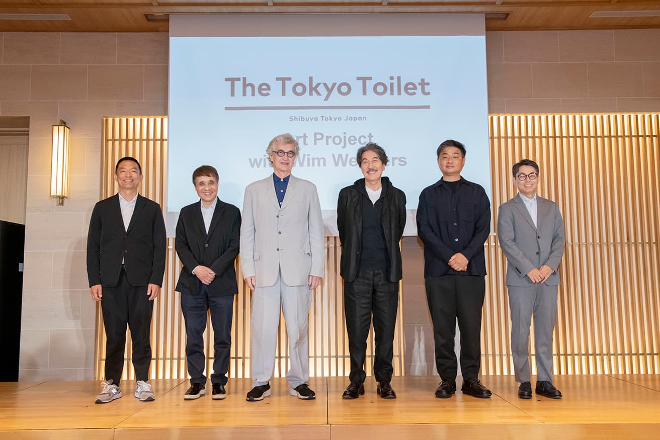 発表会見の様子。左から長谷部建渋谷区長、安藤忠雄、ヴィム・ヴェンダース、役所広司、高崎卓馬、柳井康治。