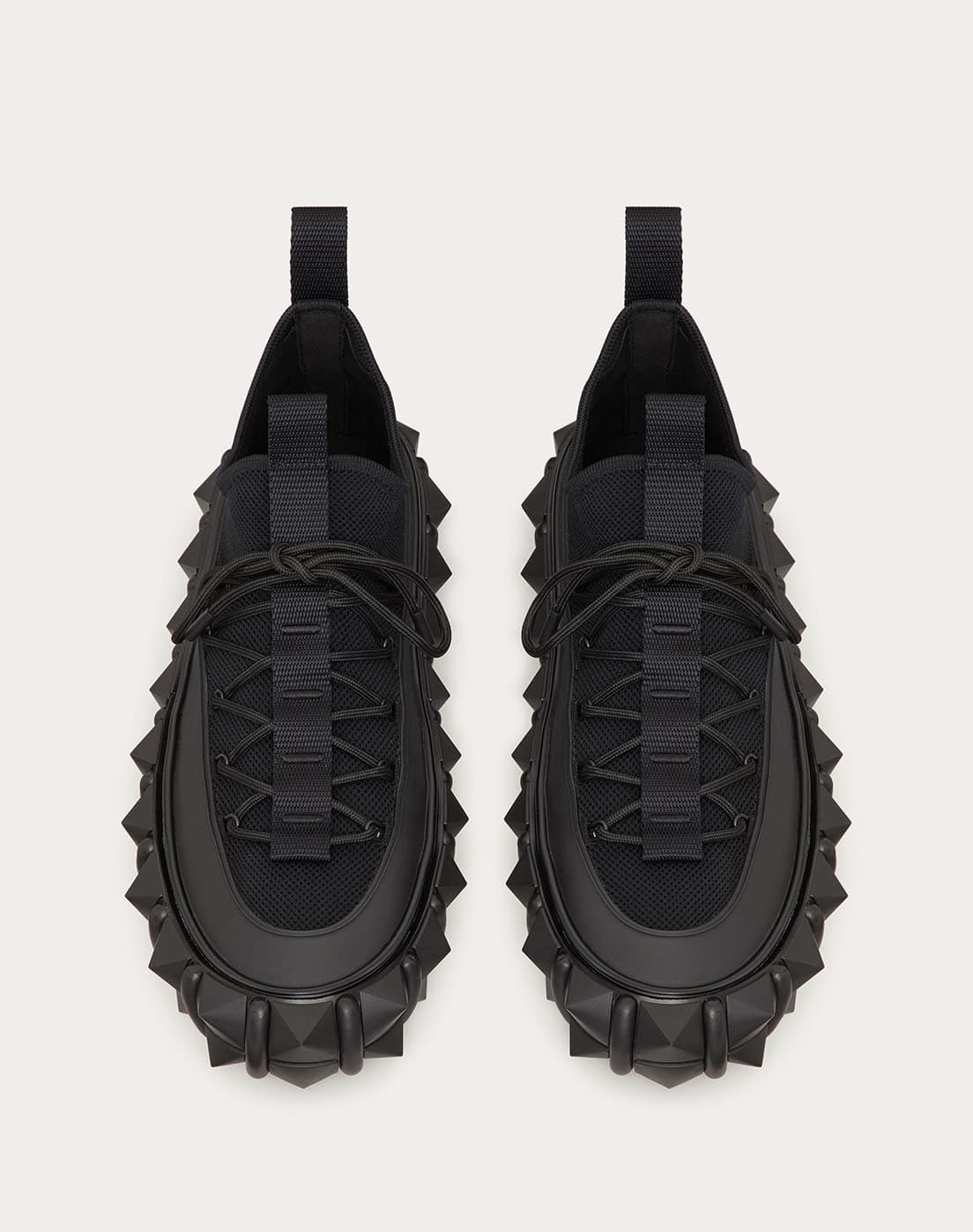 《Craig Green x Rockstud X Valentino Garavani》ブラック、143,000円。
