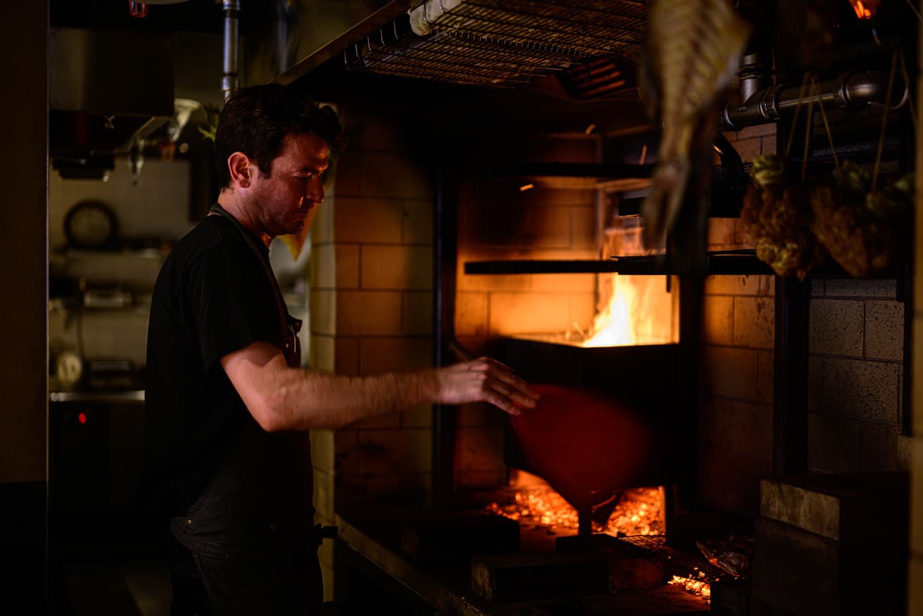 エグゼクティブシェフのタイラー・バージズ。日本に移住する前は、世界のベストレストラン50にランクインした三つ星レストラン〈Saison〉のエグゼクティブスーシェフを務めた。