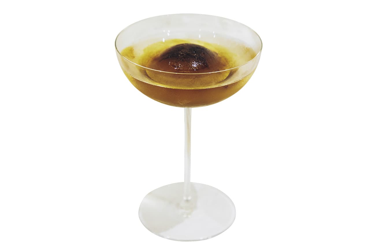 《黒龍貴醸酒×スペシャルティコーヒー氷》。氷が溶けるとダークチョコレートのような味わいに。