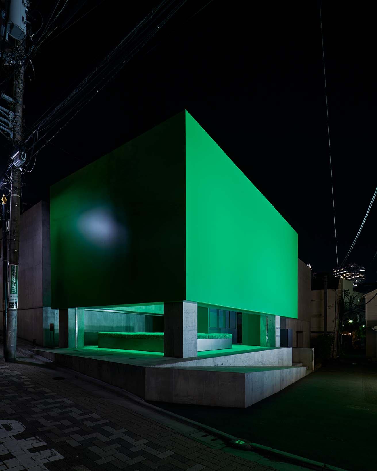 2022年7月1日から10日の間、キャットストリートに突如出現した〈The Square Tokyo〉。スペース内では、大沢伸一（モンド・グロッソ）、原摩利彦がこのイベントのために制作したサウンドスケープも流された。