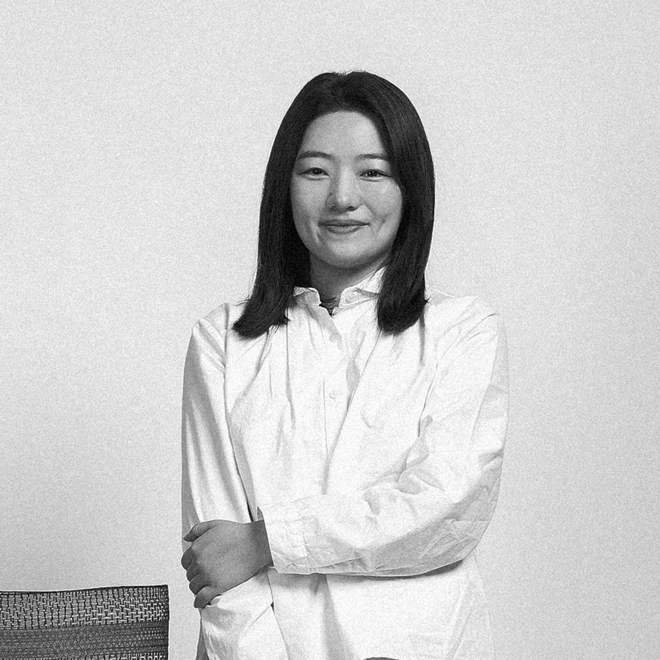ダヘー・ジョン　1989年生まれ。韓国、済州在住。現在は、韓国伝統文化大学の博士課程に在籍し、伝統テキスタイルを専攻。2021年、韓国・清州工芸ビエンナーレで大賞を受賞。