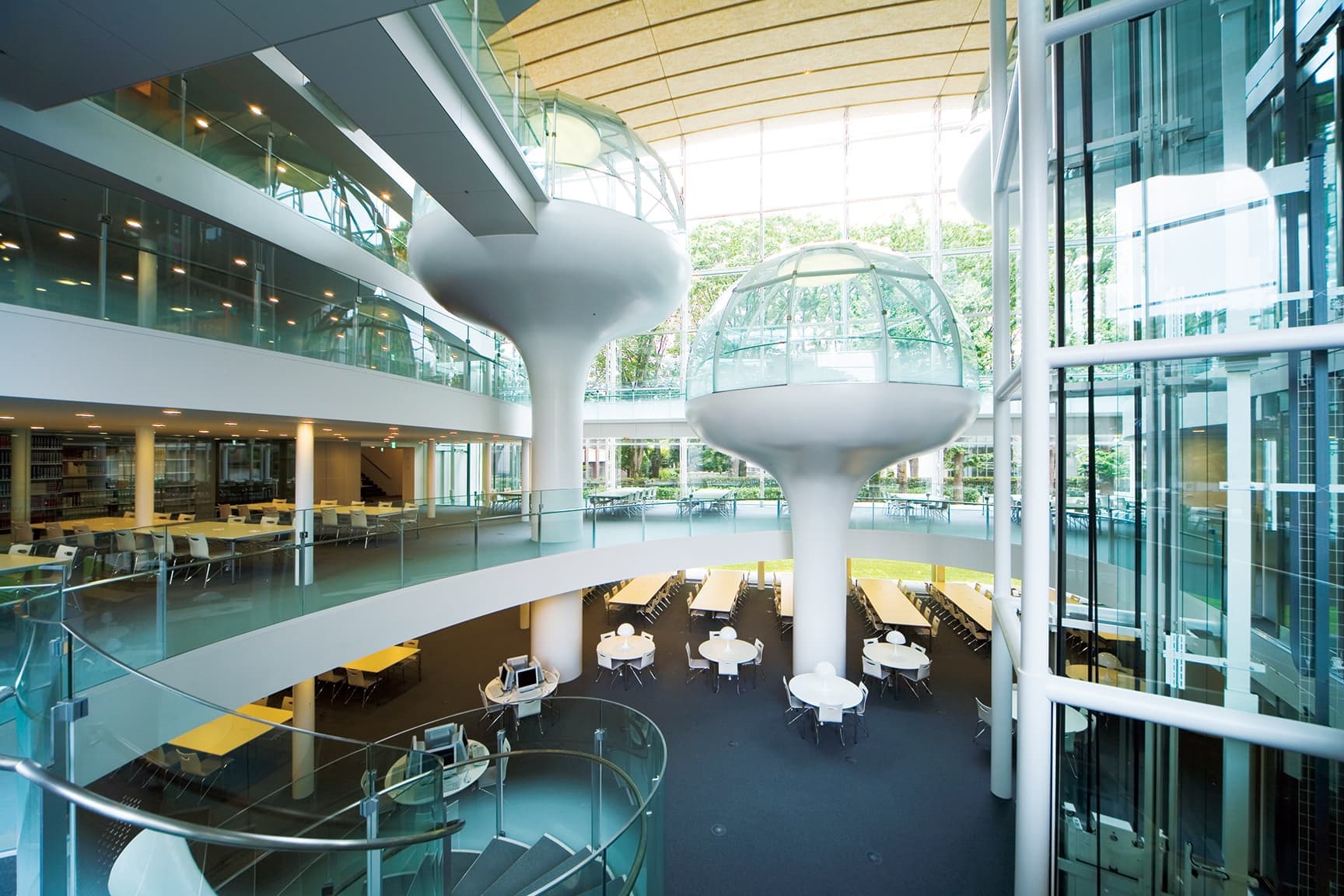 成蹊大学情報図書館