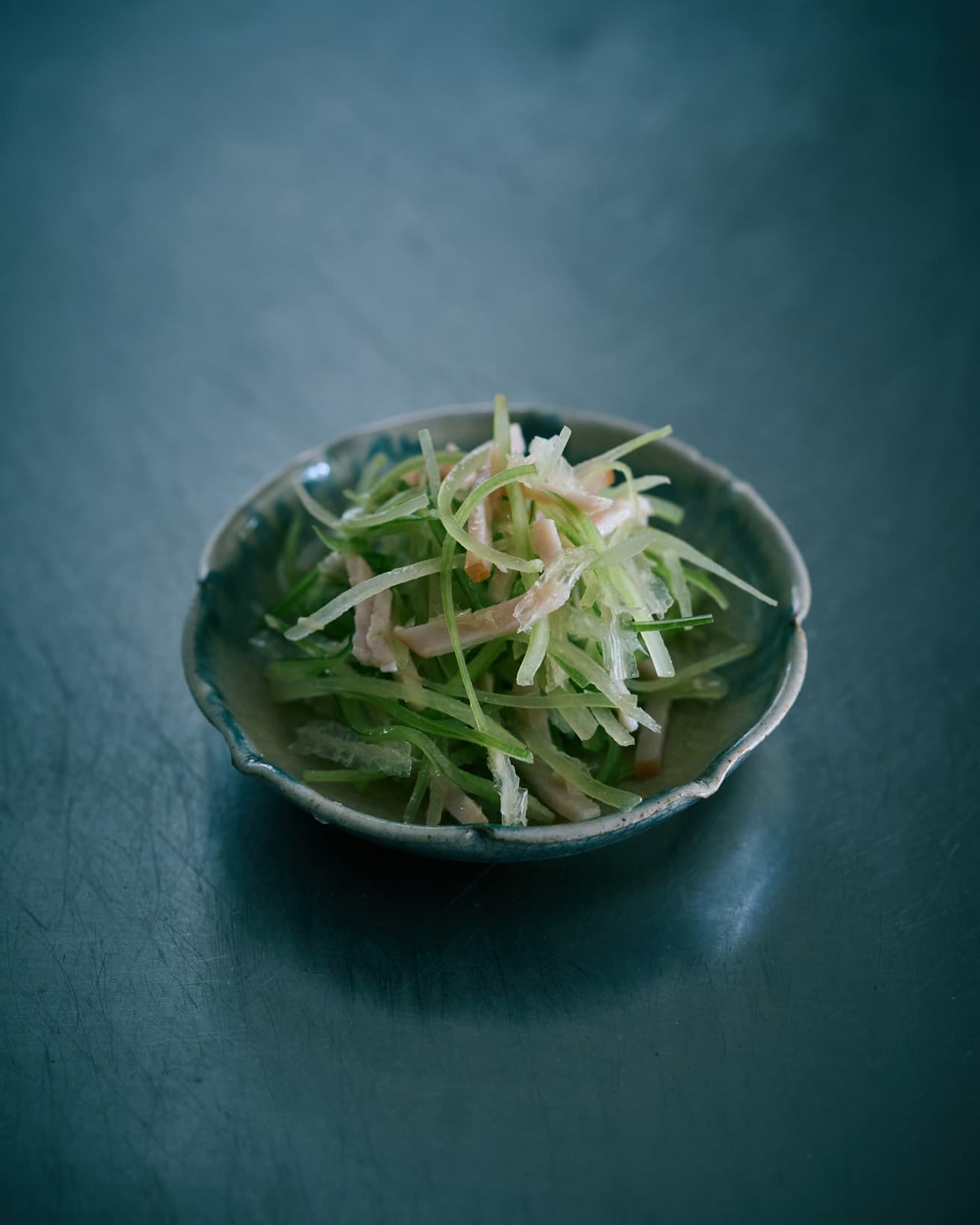 【365日豆皿つまみ】“セロリとハムと寒天の中華和え”｜7月 濱守球維の夏の家つまみ。