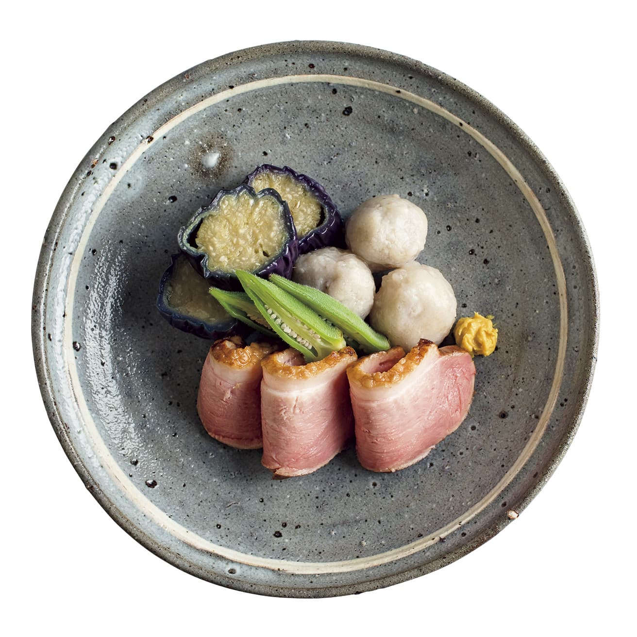 冷やし鉢 鴨ロースと夏野菜の炊き合わせ（季節で変動）。