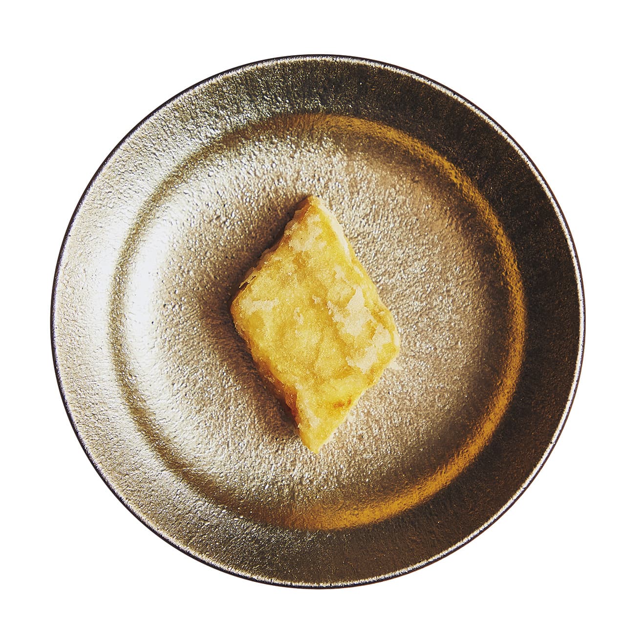 鶏白子のペースト揚げ（鶏子戈渣/ガイジーヴォジャー）　看板のひとつ、半世紀前の伝統料理を再現した、希少な鶏の白子で作る温前菜。揚げたてのトロ〜リ感に恍惚。