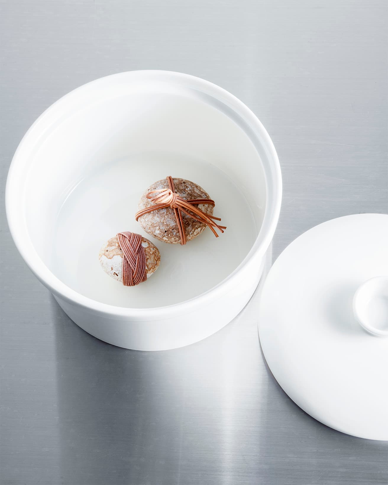 2.3Lと容量もしっかりある。オーブン、電子レンジ、食洗機、冷凍などに対応。（直火不可）