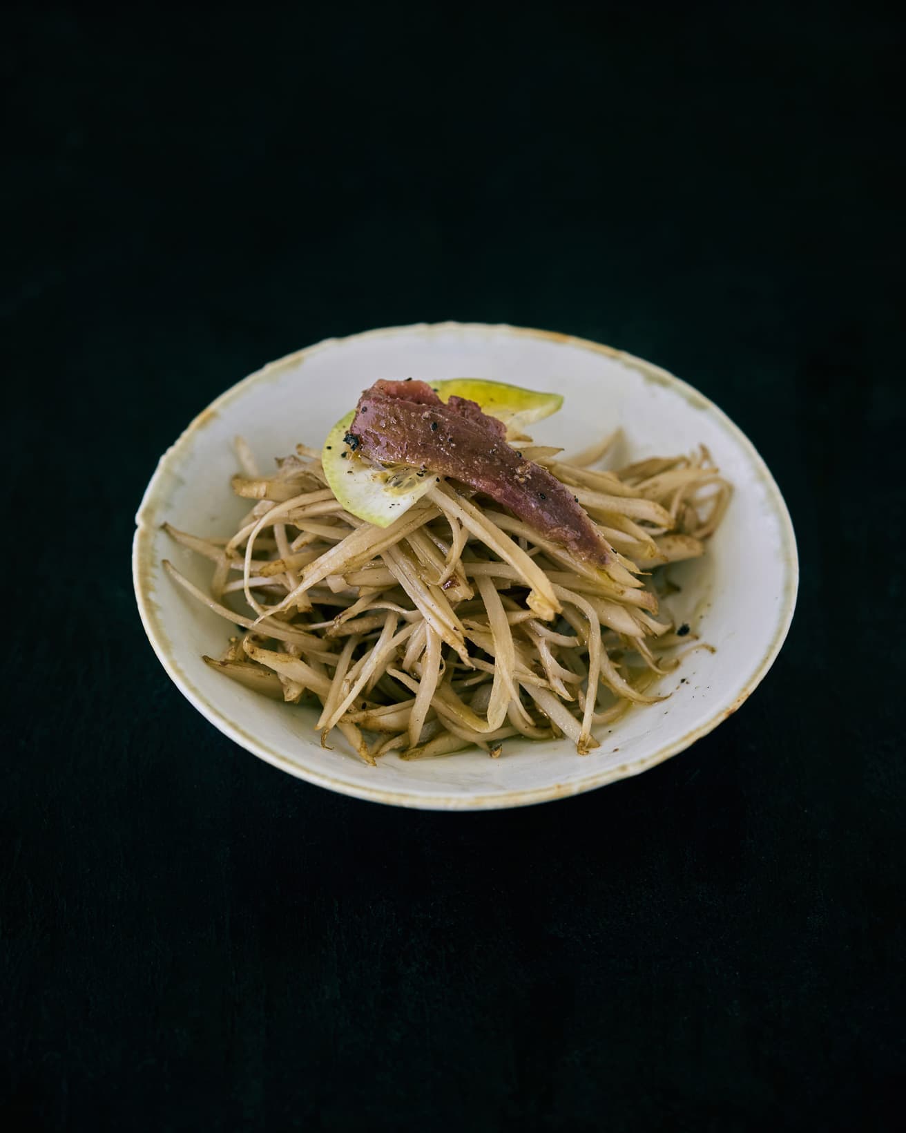 【365日豆皿つまみ】“ごぼうのアンチョビきんぴら”｜9月 ワタナベマキの秋の家つまみ。