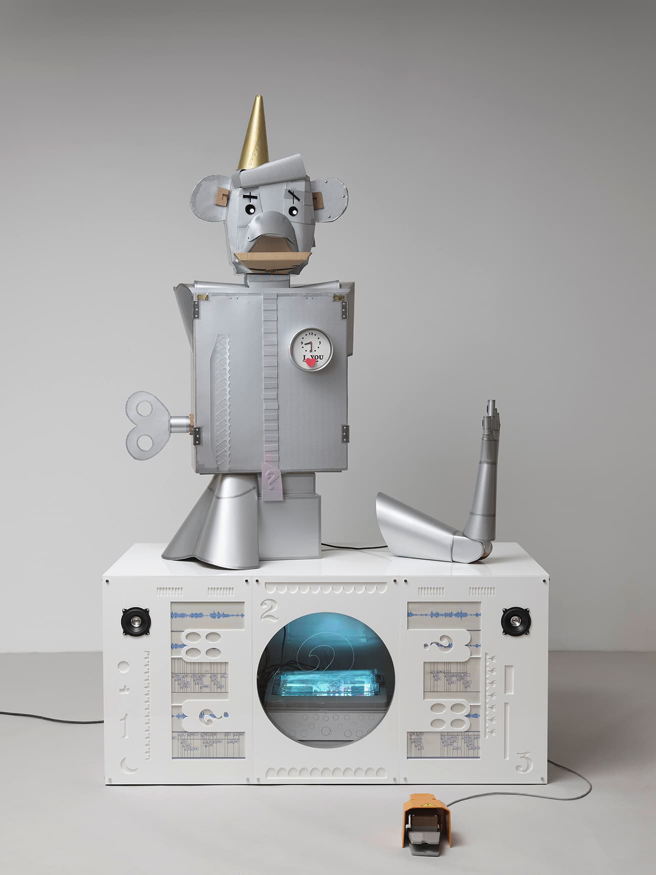 キャラクターの立体像《Who’s Only Whoman?》（2021）。Image courtesy: Jörg von Bruchhausen
