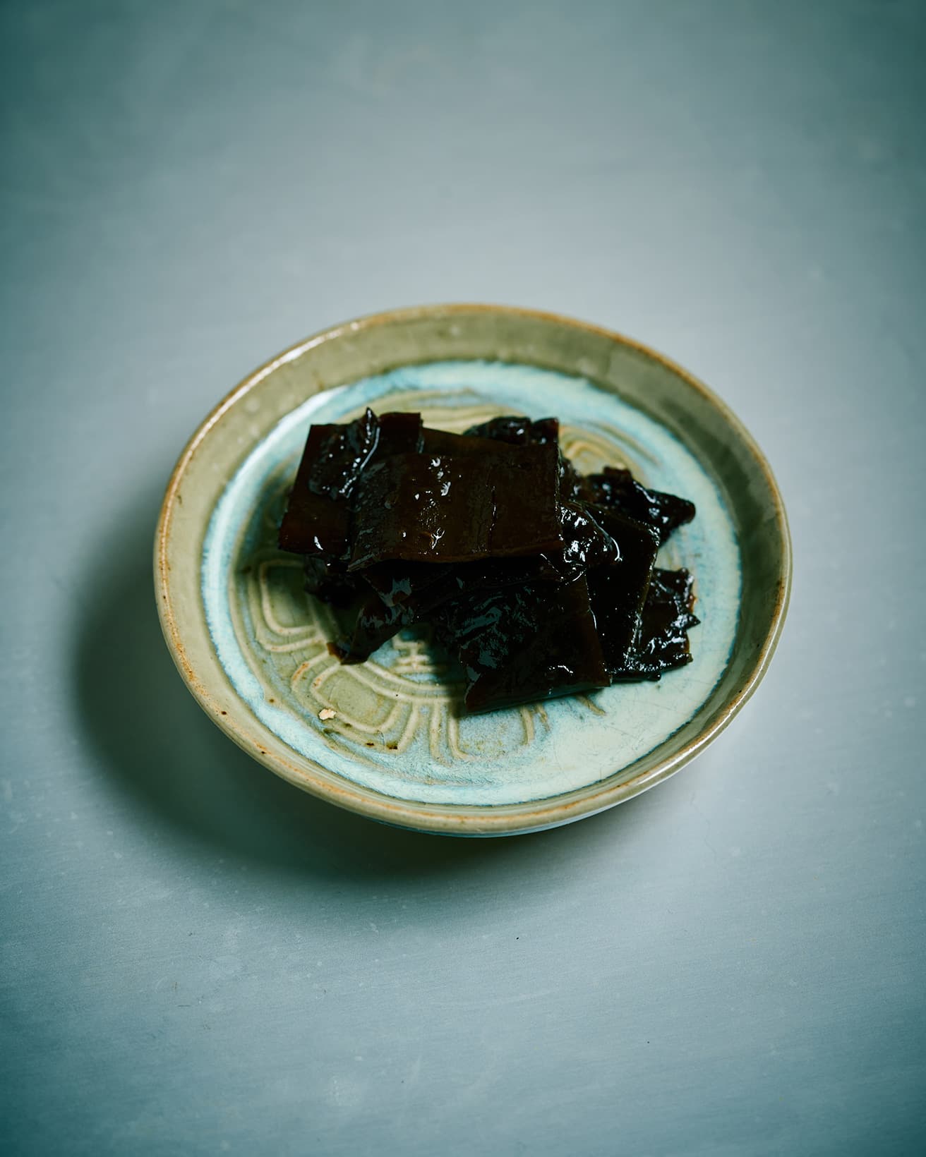 【365日豆皿つまみ】“昆布のプルーン煮”｜11月 按田優子の素材再生つまみ