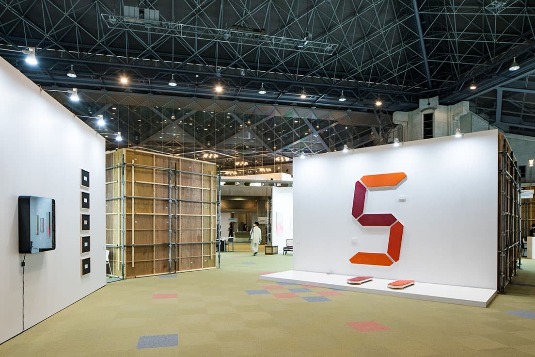 京都に関わりのあるアーティストの特別展『Beyond Kyoto』の一つ、宮島達男の作品。宮島は京都造形大学副学長を務めていたことがある。