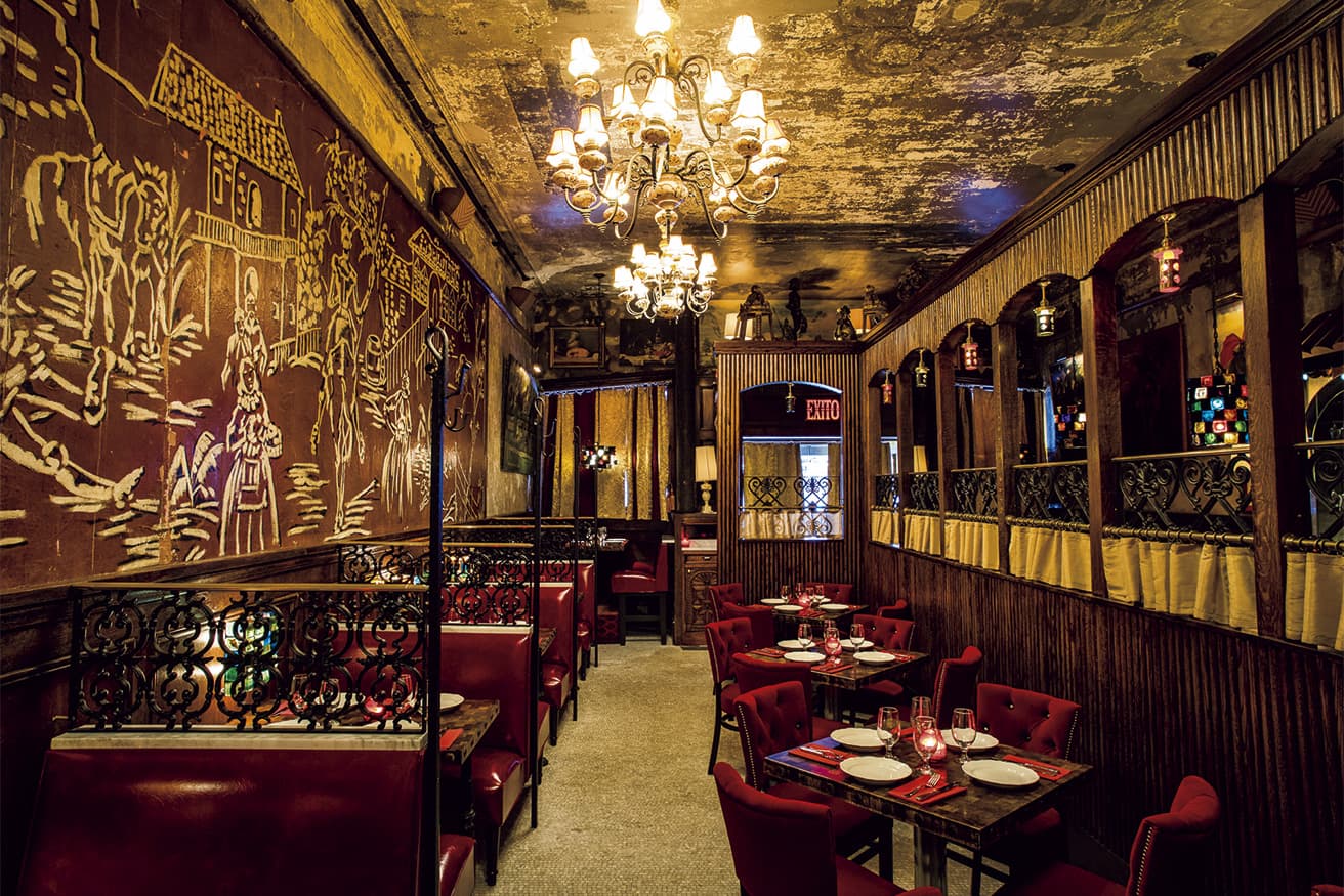ジミ・ヘンドリックスも常連だったスペイン料理店〈エル・キホーテ〉。元からあった天井や柱を移築し、ホテル内に復元。(c) Eric Medsker
