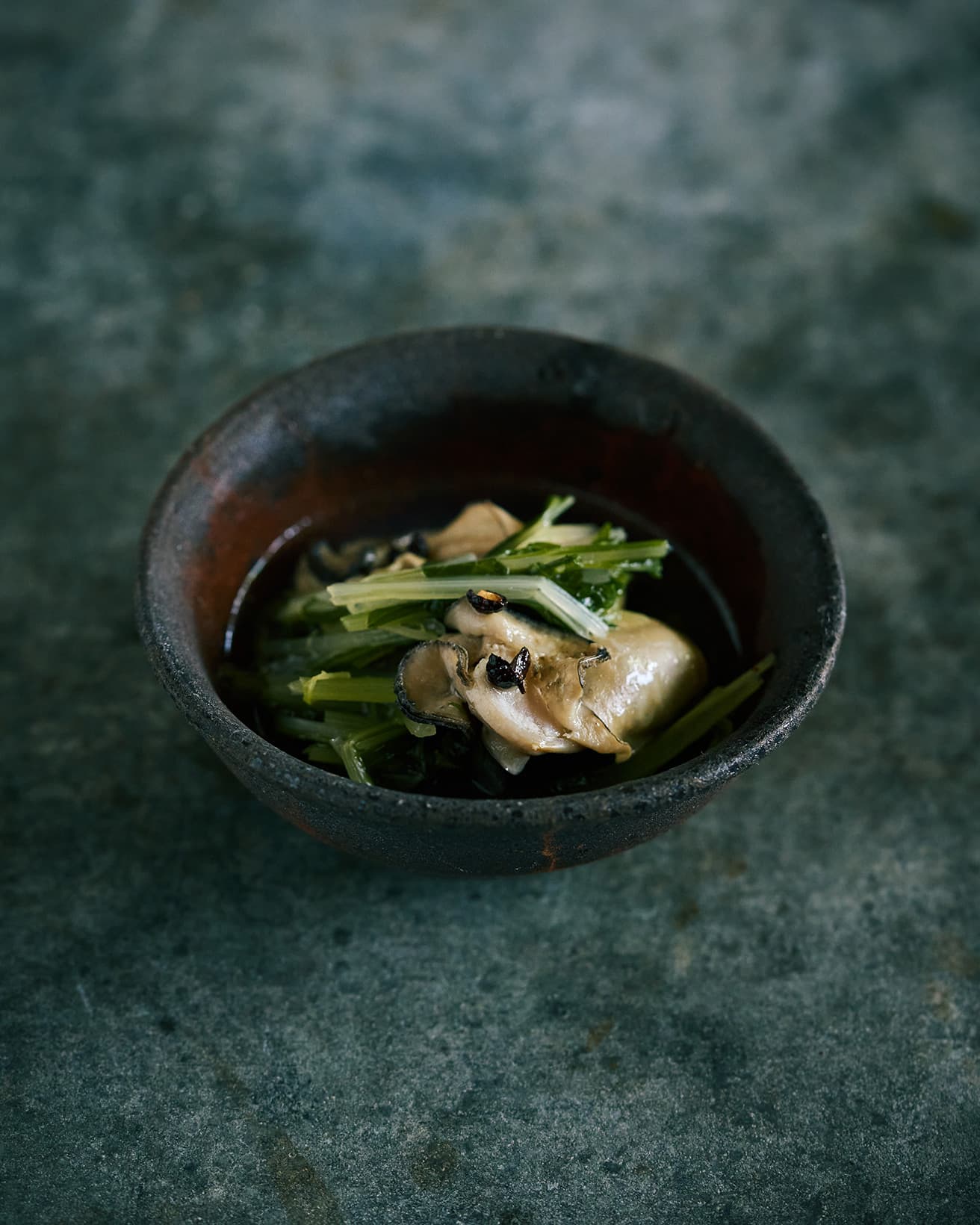 【365日豆皿つまみ】水菜と牡蠣の花椒オイル｜12月 冷水希三子の冬野菜＆スパイスつまみ