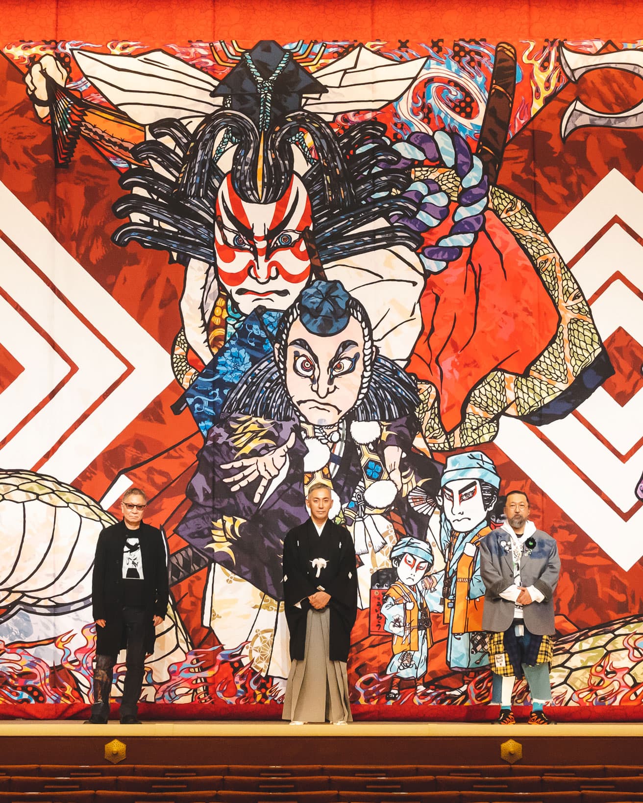 そもそもは映画の中で使用する絵画の予定だった。中央の弁慶と「暫（しばらく）」から絵が広がっているところが気に入っていると三池監督はいう。
