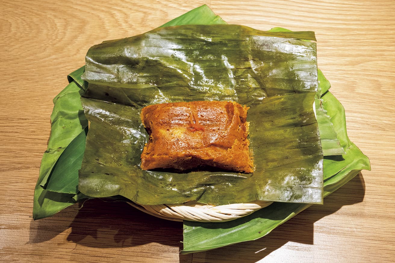 佐渡のズワイガニを使用した、メキシコ風のチマキ・タマレス。