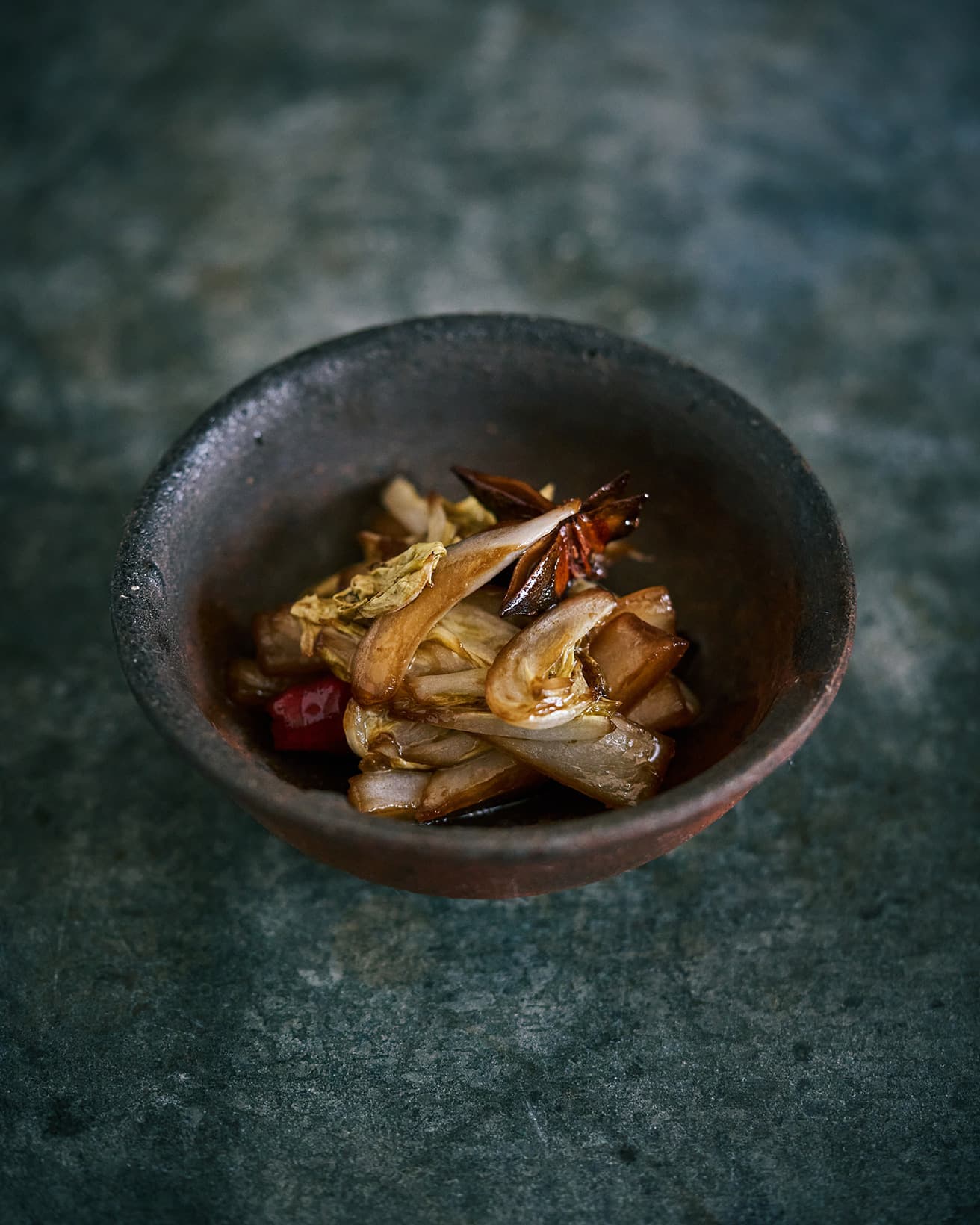 【365日豆皿つまみ】白菜の黒酢八角炒め｜12月 冷水希三子の冬野菜＆スパイスつまみ