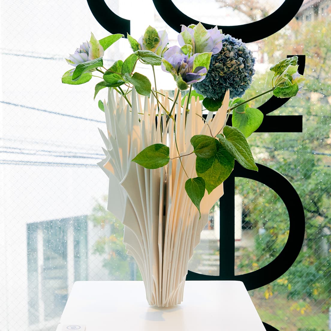 《Bone Flower 42'21》のフラワーアート。