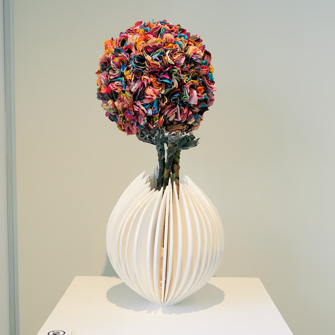 《Bone Flower 32'21》のフラワーアート。